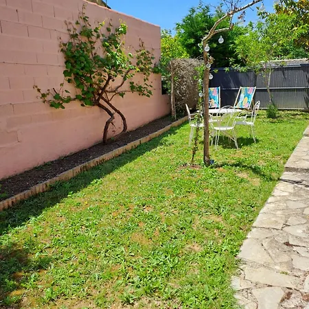 Les Deux Oliviers Holiday home