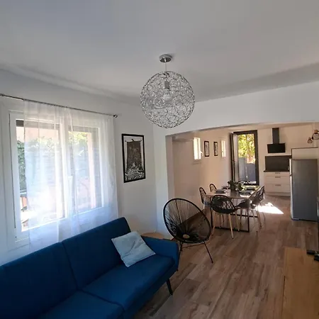 Les Deux Oliviers Holiday home *