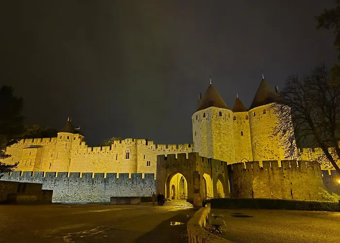 - Будинок відпочинку *